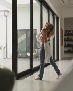 Caylee Cowan feet photo thumbnail