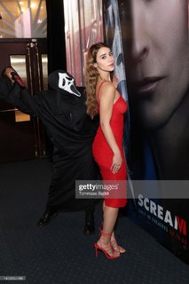 Caylee Cowan feet photo thumbnail