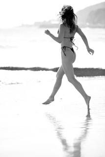 Caylee Cowan feet photo thumbnail