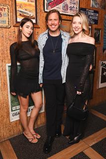 Caylee Cowan feet photo thumbnail