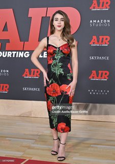 Caylee Cowan feet photo thumbnail