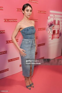 Caylee Cowan feet photo thumbnail