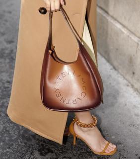 Caylee Cowan feet photo thumbnail