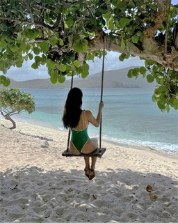 Caylee Cowan feet photo thumbnail