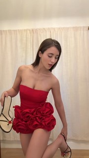 Caylee Cowan feet photo thumbnail