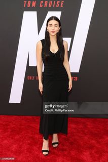 Caylee Cowan feet photo thumbnail