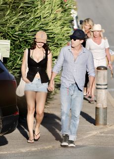 Caylee Cowan feet photo thumbnail