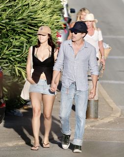 Caylee Cowan feet photo thumbnail