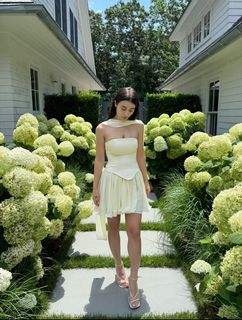 Caylee Cowan feet photo thumbnail