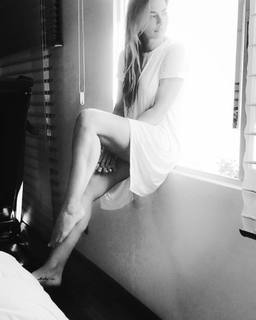 Cecilia Galiano feet photo thumbnail