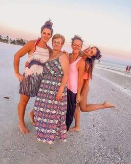 Cecilia Galiano feet photo thumbnail