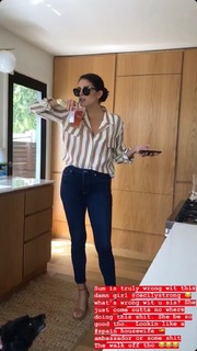 Cecily Strong feet photo thumbnail