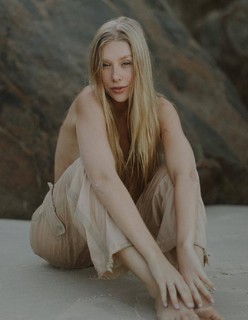 Cela Lopes feet photo thumbnail