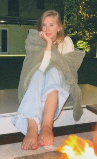 Cela Lopes feet photo thumbnail