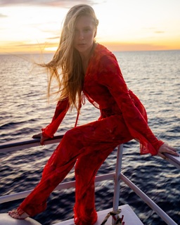 Cela Lopes feet photo thumbnail