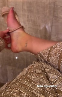 Cela Lopes feet photo thumbnail