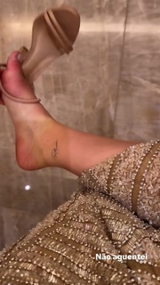 Cela Lopes feet photo thumbnail