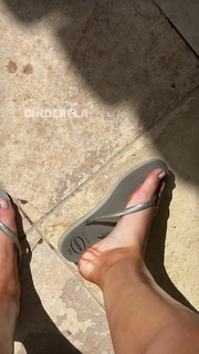 Cela Lopes feet photo thumbnail