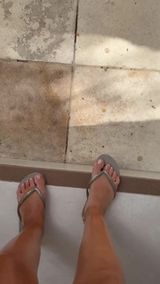 Cela Lopes feet photo thumbnail