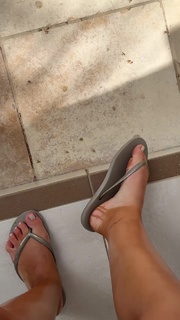 Cela Lopes feet photo thumbnail