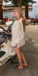 Cela Lopes feet photo thumbnail