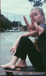 Cela Lopes feet photo thumbnail