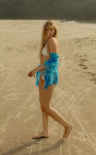 Cela Lopes feet photo thumbnail