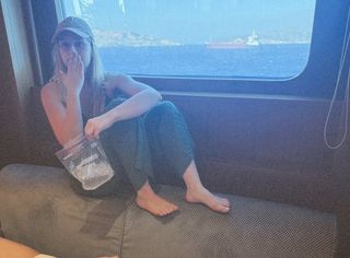 Cela Lopes feet photo thumbnail