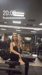 Cela Lopes feet photo thumbnail