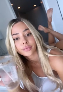 Celeste Bright feet photo 16