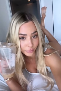 Celeste Bright feet photo 15