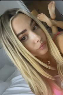 Celeste Bright feet photo 18