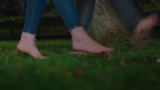 Cemre Baysel feet photo thumbnail