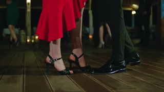 Cemre Baysel feet photo thumbnail