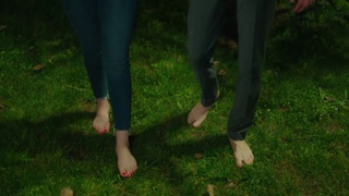 Cemre Baysel feet photo thumbnail