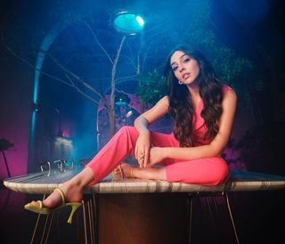 Cemre Baysel feet photo thumbnail