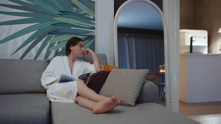 Cemre Baysel feet photo thumbnail