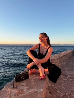 Cemre Baysel feet photo thumbnail