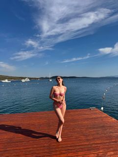 Cemre Baysel feet photo thumbnail