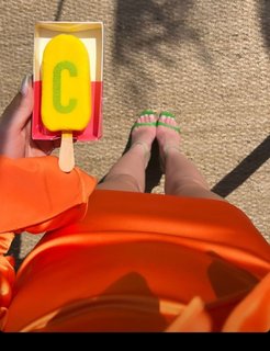 Cemre Solmaz feet photo thumbnail