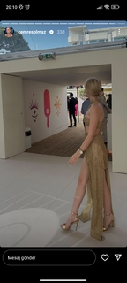 Cemre Solmaz feet photo thumbnail