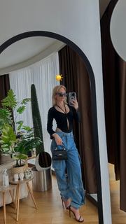 Cemre Solmaz feet photo thumbnail