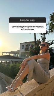 Cemre Solmaz feet photo thumbnail