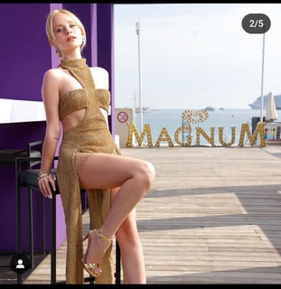 Cemre Solmaz feet photo thumbnail