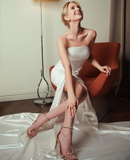 Cemre Solmaz feet photo thumbnail