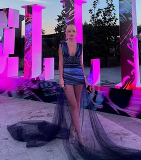 Cemre Solmaz feet photo thumbnail