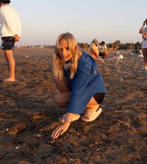 Cemre Solmaz feet photo thumbnail