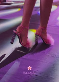 Cemre Solmaz feet photo thumbnail