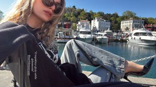 Cemre Solmaz feet photo thumbnail