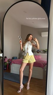 Cemre Solmaz feet photo thumbnail